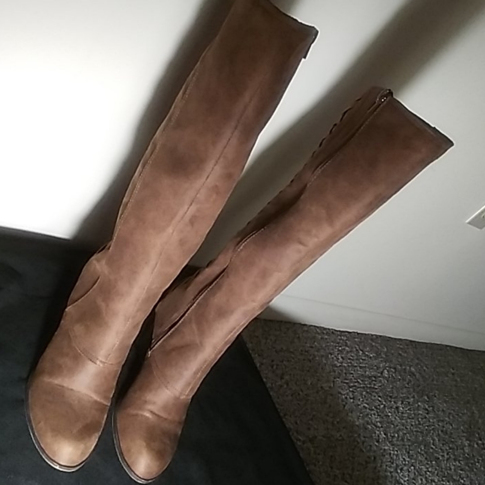 Size6 boots by Fergie